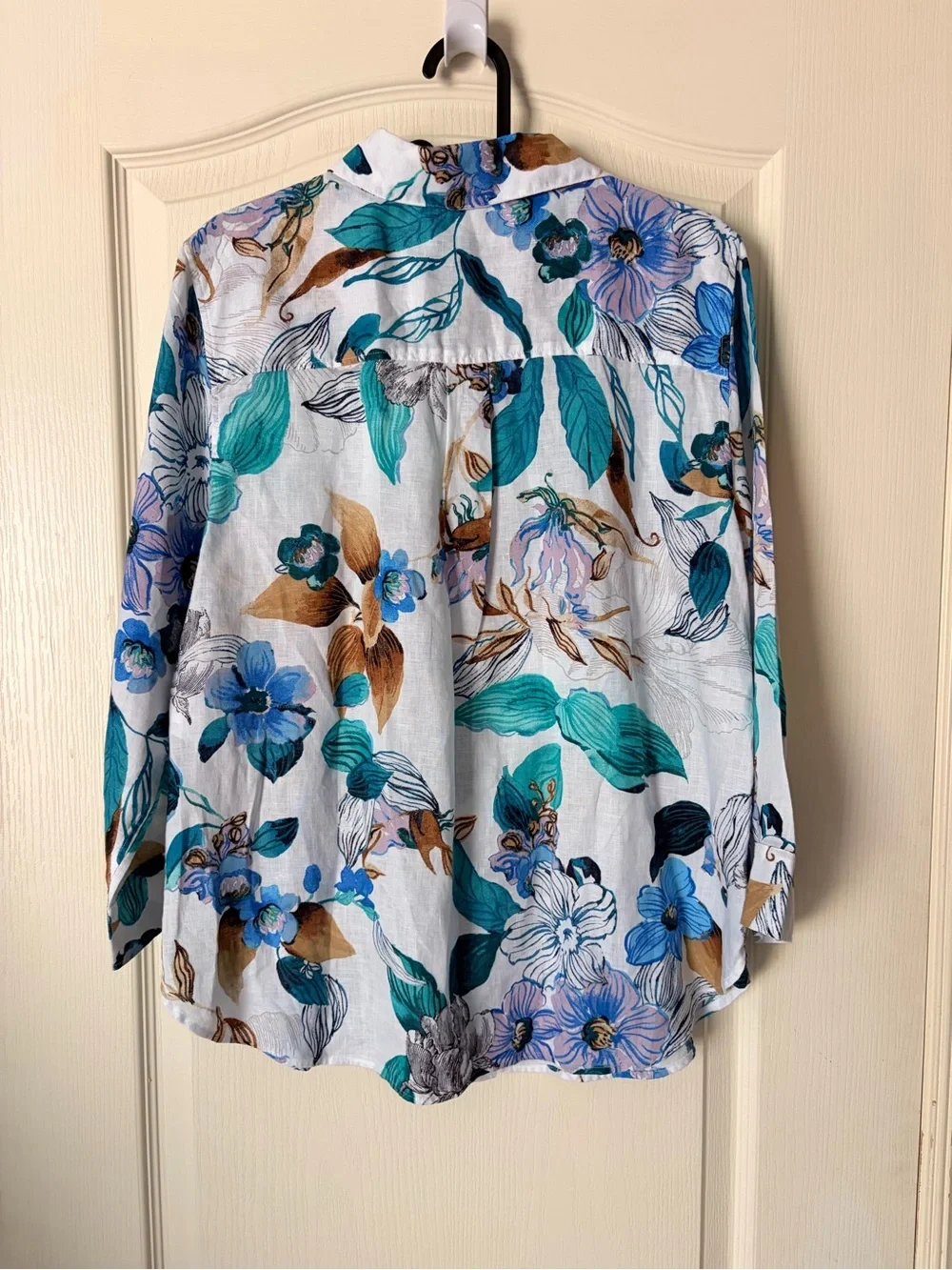 Chicos No Iron floral Linen Button Down Shirttail hem top blouse, size 1, M